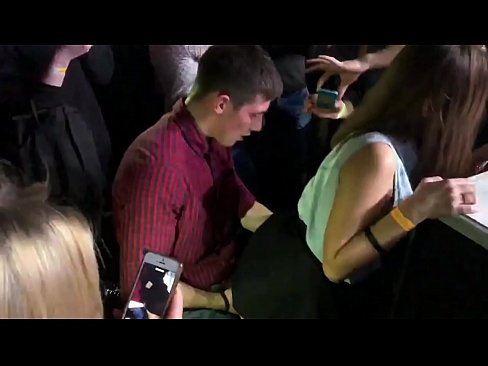 ❤️ Sexo real nunha discoteca rusa. Moza rusa de 18 anos no ano e na vaxina follada nunha discoteca ❤️ Follar na pornografía gl.pornado-co.ru ❌❤